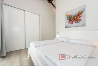 016 5164 30 Sibenik villa with pool for sale