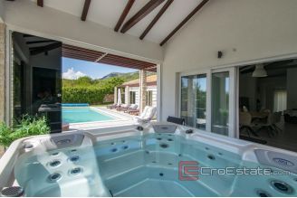 016 5164 30 Sibenik villa with pool for sale