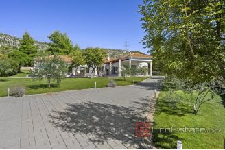 016 5164 30 Sibenik villa with pool for sale