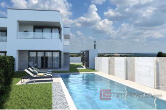 008 1014 13 Porec villa with pool for sale