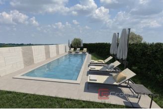 008 1014 13 Porec villa with pool for sale