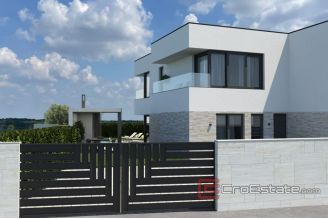 008 1014 13 Porec villa with pool for sale