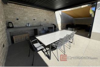 020 2036 53 Omis villa with pool for sale