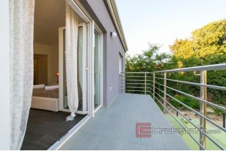 019 2018 209 Biograd house with pool for sale