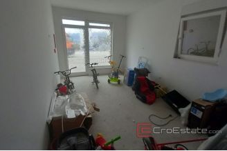003 2031 59 Split Business space in a busy location for rent