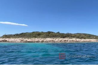 004 2031 60 Trogir Private island for sell