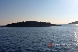 004 2031 60 Trogir Private island for sell