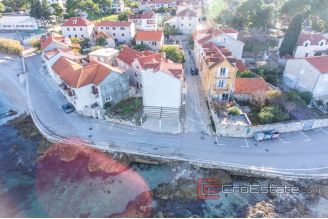 006 5167 30 Brac house first row to the sea for sale