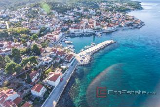 006 5167 30 Brac house first row to the sea for sale