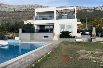 008 2037 34 Kastela house with pool for sale