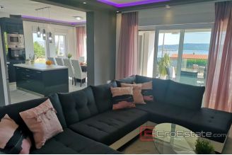 008 2037 34 Kastela house with pool for sale