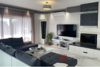 008 2037 34 Kastela house with pool for sale