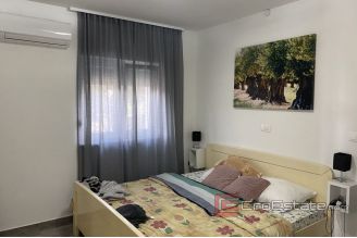 008 2037 34 Kastela house with pool for sale