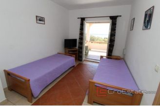 011 5173 30 Pag apartment house for sale