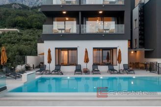 020 5174 30 Makarska property with pool and sea view for sale