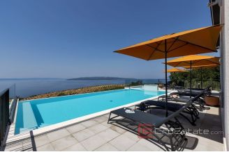 020 5174 30 Makarska property with pool and sea view for sale