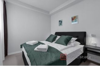 020 5174 30 Makarska property with pool and sea view for sale