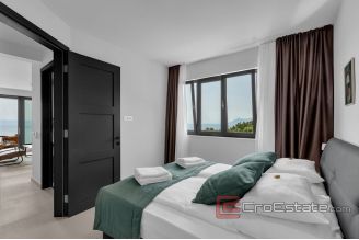 020 5174 30 Makarska property with pool and sea view for sale