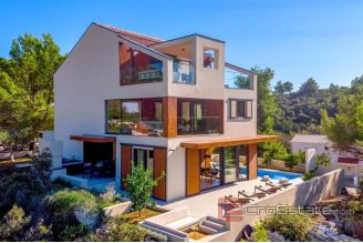 021 5175 30 Korcula villa first row to the sea for sale