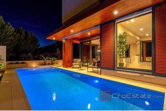 021 5175 30 Korcula villa first row to the sea for sale