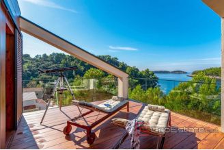 021 5175 30 Korcula villa first row to the sea for sale