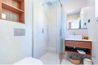 021 5175 30 Korcula villa first row to the sea for sale