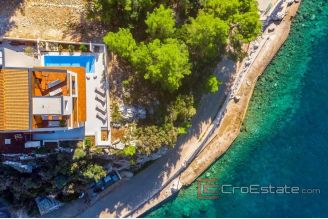 021 5175 30 Korcula villa first row to the sea for sale