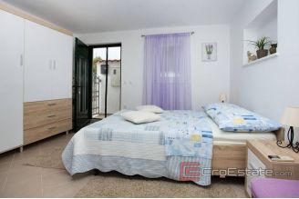 011 5176 30 Rogoznica house near the sea for sale