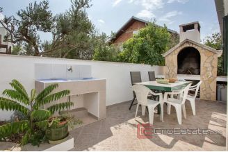 011 5176 30 Rogoznica house near the sea for sale