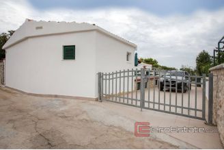 011 5176 30 Rogoznica house near the sea for sale