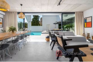 018 5177 30 Brac villa with pool for sale