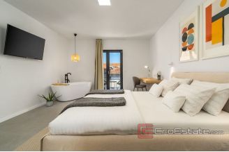 018 5177 30 Brac villa with pool for sale