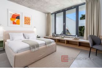 018 5177 30 Brac villa with pool for sale