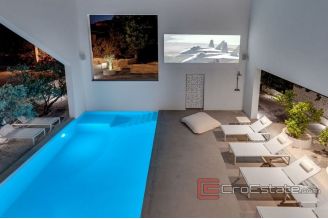 018 5177 30 Brac villa with pool for sale