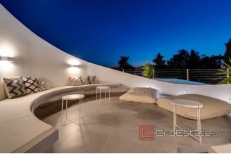 018 5177 30 Brac villa with pool for sale