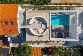018 5177 30 Brac villa with pool for sale