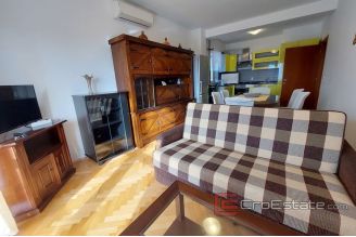 013 5178 30 Primosten apartment house with pool for sale