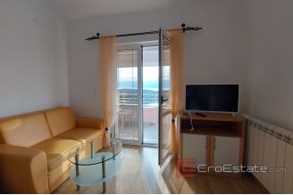 013 5178 30 Primosten apartment house with pool for sale