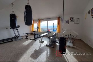 013 5178 30 Primosten apartment house with pool for sale