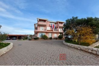 013 5178 30 Primosten apartment house with pool for sale