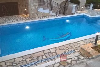 010 5183 30 Solta house with pool and sea view for sale
