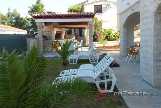 010 5183 30 Solta house with pool and sea view for sale