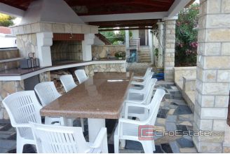 010 5183 30 Solta house with pool and sea view for sale