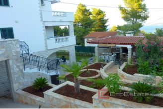 010 5183 30 Solta house with pool and sea view for sale