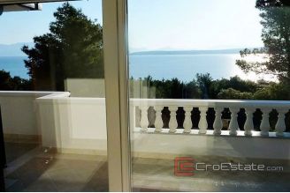 010 5183 30 Solta house with pool and sea view for sale