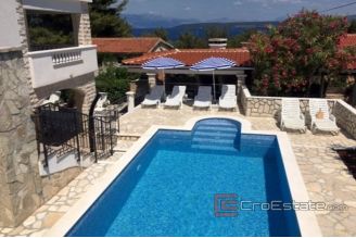 010 5183 30 Solta house with pool and sea view for sale