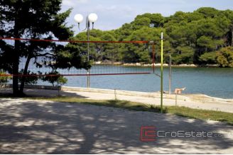 014 2043 52 island ugljan hotel near sea for sale