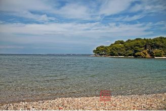 014 2043 52 island ugljan hotel near sea for sale