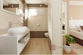 016 5181 30 Korcula villa first row to the sea for sale