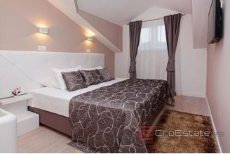 016 5181 30 Korcula villa first row to the sea for sale